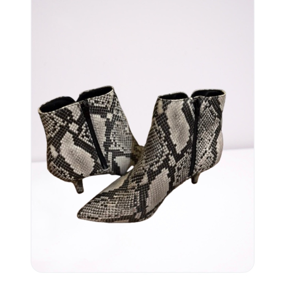 Journee Collection Comfortfoam Isobel Ankle Boot Snake